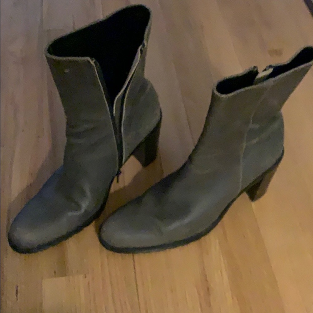 Women’s GUESS boots, size 7 1/2